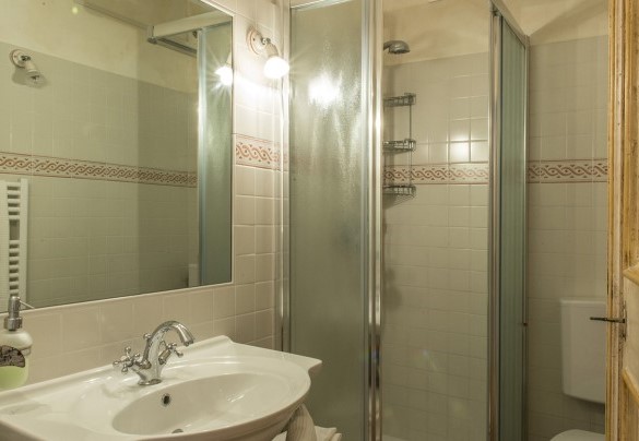 Bagno en suite con doccia al primo piano - Antiche Pietre