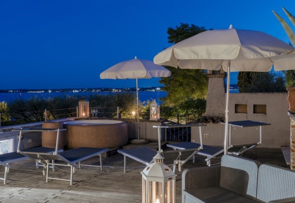 Exclusive aperitif on the terrace… – Arcimboldo House