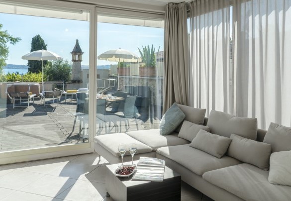 From the living area you access the solarium terrace overlooking Lake Garda - Arcimboldo House