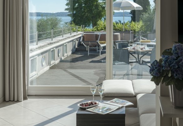 Detail of the living area and panoramic terrace - Arcimboldo House