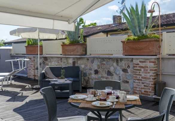 The solarium terrace is equipped to make the most of moments in the open air – Arcimboldo House 