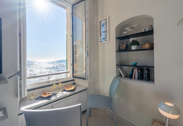 A moment of relaxation with a sea view – Aurora