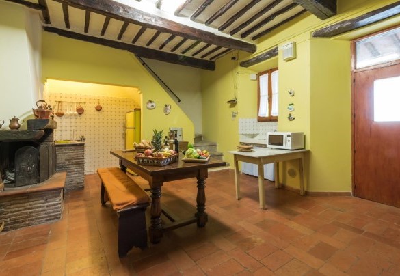 Cucina con camino - Borgo Colle Ridente 13