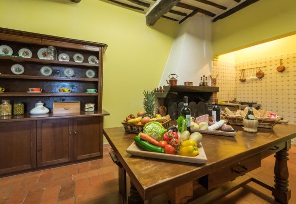 Cucina con camino - Borgo Colle Ridente 13