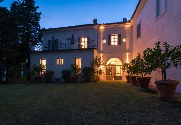Meravigliosa vista notturna della villa- Borgo Colle Ridente 13