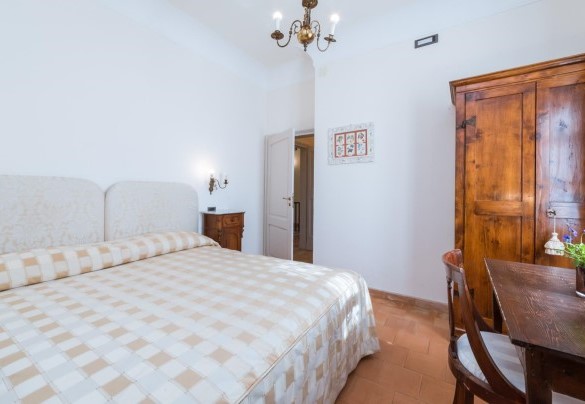 Camera matrimoniale n. 6 con bagno en-suite n.9 al primo piano  - Borgo Colle Ridente 13