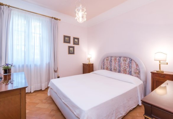 Camera matrimoniale n.3 con bagno en-suite n.6 al primo piano - Borgo Colle Ridente 13