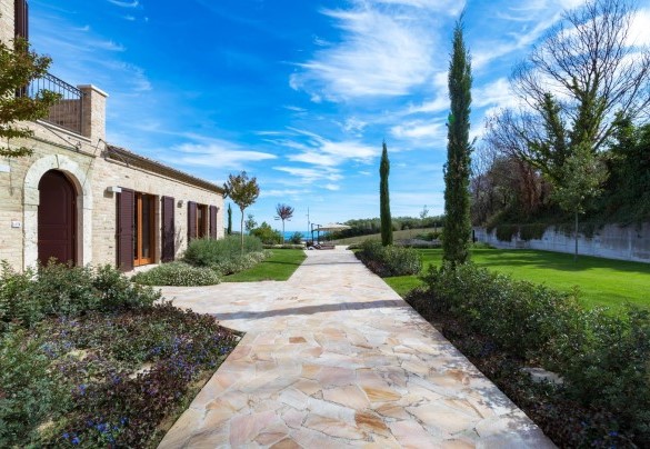 Lovely path to reach the main house - Borgo da Monte 