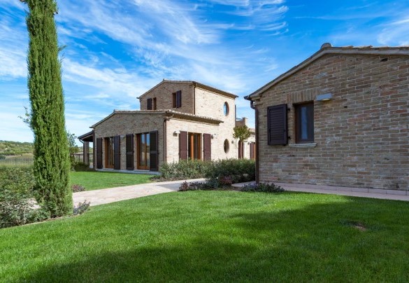 Farmhouse with annex surrounded by greenery - Borgo da Monte 