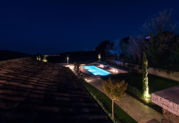 At nightfall the beautiful illuminated swimming pool - Borgo da Monte 