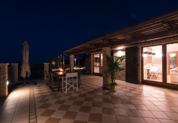 Spacious terrace illuminated at night - Borgo da Monte 