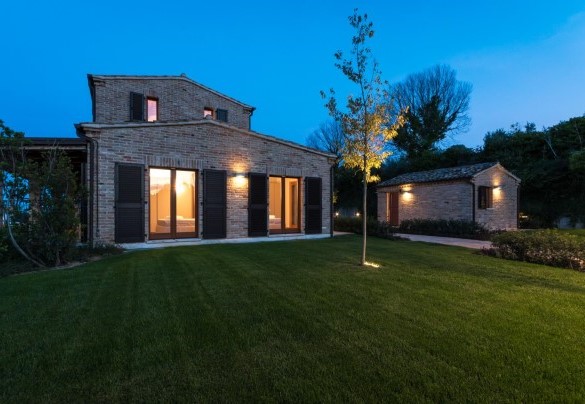 Beautiful sunset over the villa and illuminated annex - Borgo da Monte 