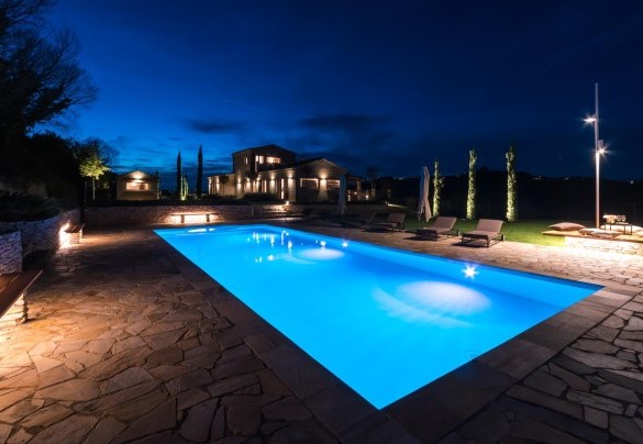 At nightfall the beautiful illuminated swimming pool - Borgo da Monte 