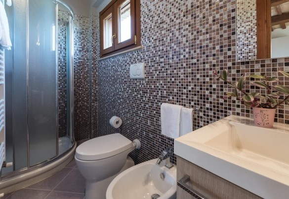 En-suite bathroom with shower on the second floor - Borgo da Monte 