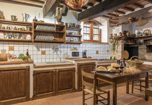 La cucina in muratura ben accessoriata - Borgo dei Cipressi 