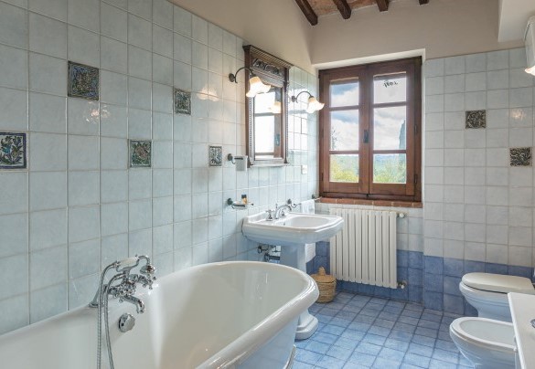 Bagno en suite con vasca al primo piano - Borgo dei Cipressi