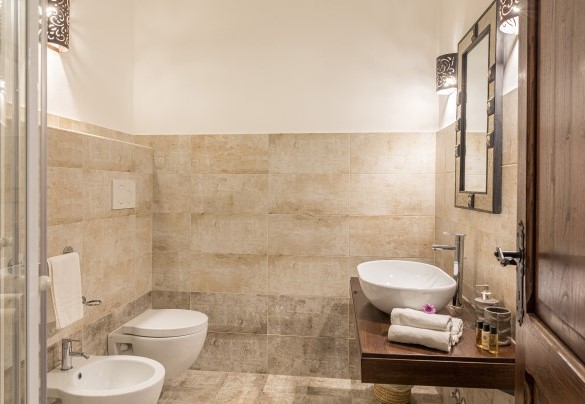 Bagno con doccia al primo piano - Borgo dei Cipressi