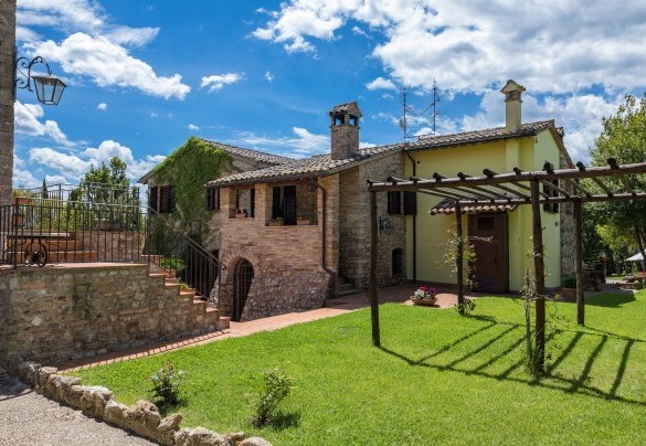 Il curato giardino retro casa - Borgo dei Cipressi 