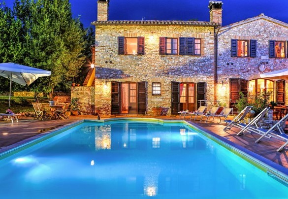 La piscina e il casale al tramonto - Borgo dei Cipressi   