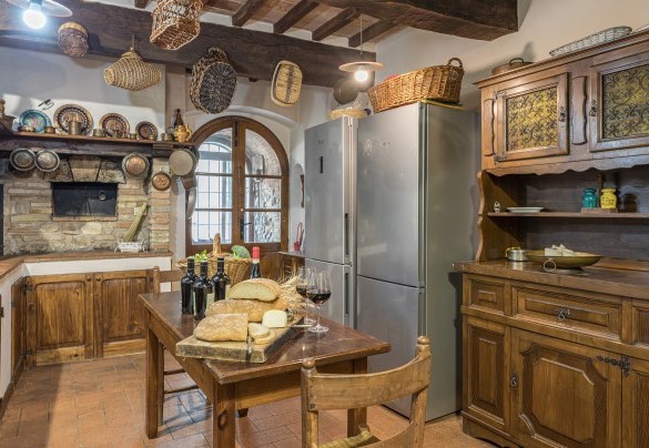  La cucina dotata di forno a legna e camino barbecue - Borgo dei Cipressi 