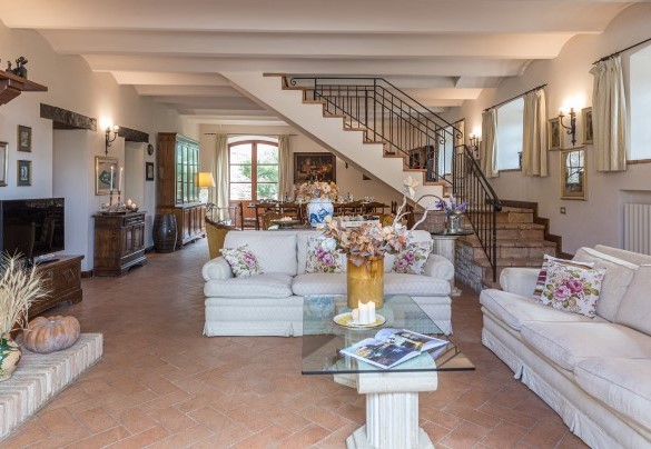L'accogliente salotto open con sala da pranzo - Borgo dei Cipress