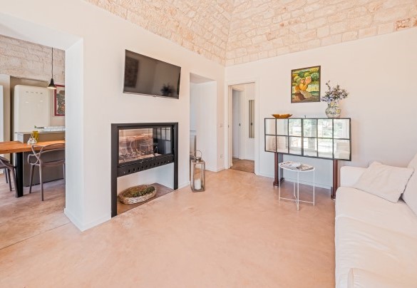 Il camino in bioetanolo nella living space della “lamia” - Borgo dell’Agrumeto