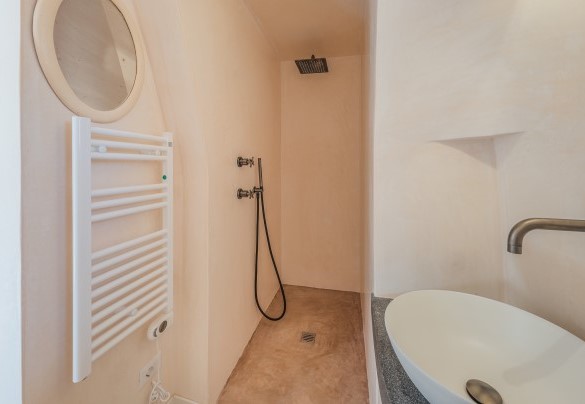 Il bagno ensuite con doccia n.2, nella “lamia” - Borgo dell’Agrumeto