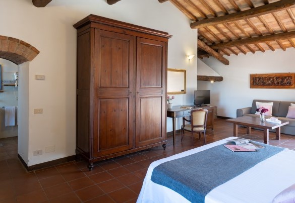 Camera matrimoniale con letto divisibile n.16 al primo piano dell’annesso (PAIOLO) – Borgo Gallinaio