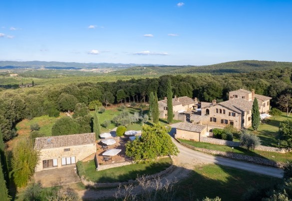 In the centre of an estate that extends for 40 hectares – Borgo Gallinaio