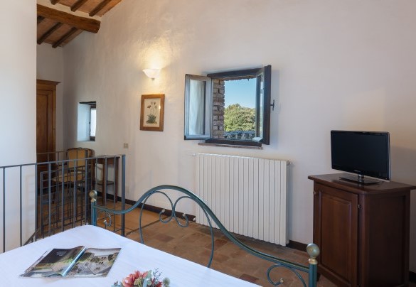 Double bedroom n.13 on the second floor of the main house – Borgo Gallinaio