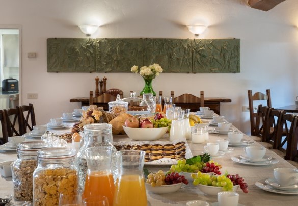 The dining room on the ground floor connected to the kitchen – Borgo Gallinaio
