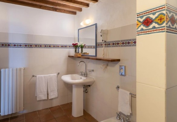 Bagno con doccia n.4, en suite alla camera n.4 – Borgo Gallinaio