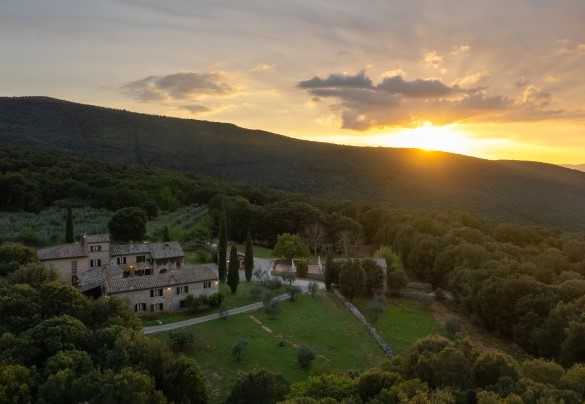 Just a short distance from Siena and also in an excellent position for visiting the entire Chianti region – Borgo Gallinaio