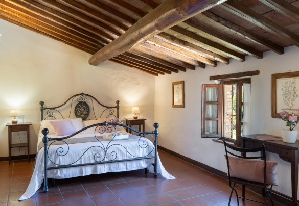 Double bedroom n.10 on the first floor of the main house – Borgo Gallinaio