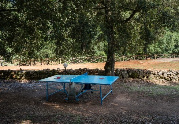 The ping pong table is set up in the proximity of the swimming pool area – Borgo Gallinaio