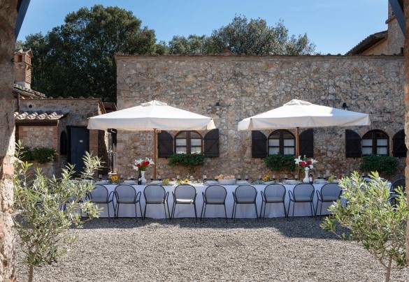  The dining area is at short distance from the entrance of the kitchen – Borgo Gallinaio 