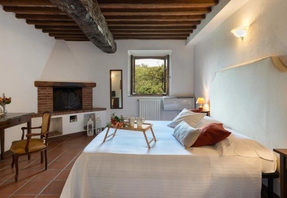 Camera matrimoniale con letto divisibile n.5 al piano terra dell’annesso (CAMINO)– Borgo Gallinaio