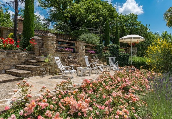 There are many places to sit and relax in various strategic spots – Borgo Paradiso