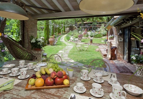 The outdoor breakfast area – Borgo Paradiso