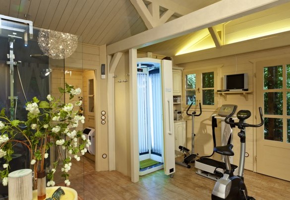 The wooden outbuilding house with the fitness area and gym, a kitchenette, shower and bathroom – Borgo Paradiso