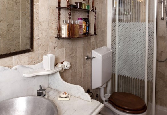 Private bathroom with shower – Borgo Paradiso