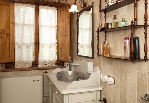 Private bathroom with shower – Borgo Paradiso