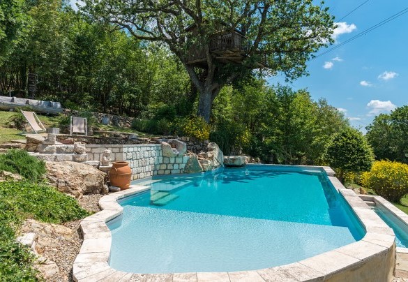 Situated on the side of the property bordering the woods, it is just a few metres from the house and can be reached along a cypress-lined path – Borgo Paradiso