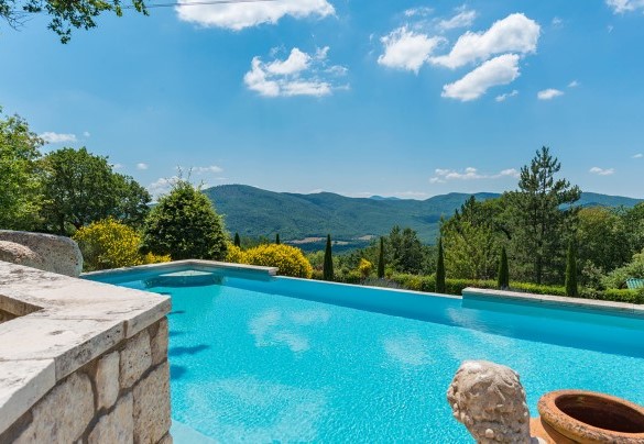The infinity pool measures 9 x 4.5 m with a constant depth of 1.30 m – Borgo Paradiso