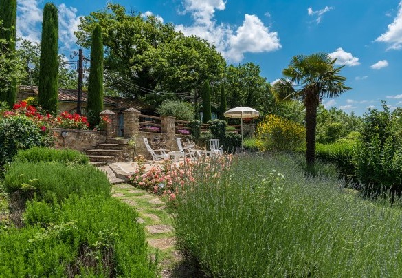 Originally a structure used as a farm shed, it has been subsequently enlarged and tastefully renovated by the current owner – Borgo Paradiso