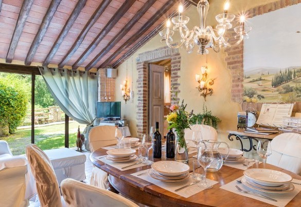 The entrance opens directly into the open-plan living area with lounge and dining room – Borgo Paradiso