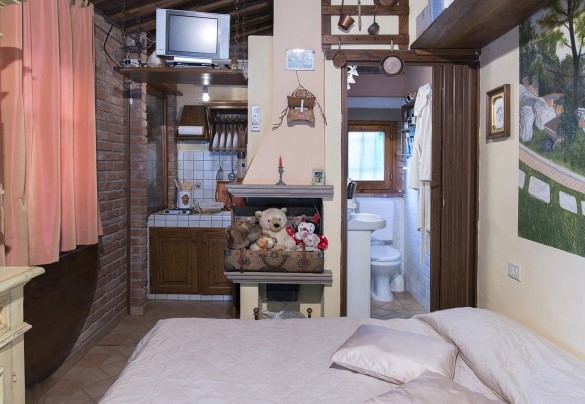 Just few steps from the main house is a little annex (12 sq m) with a double sofa bed and a small bathroom with shower – Borgo Paradiso