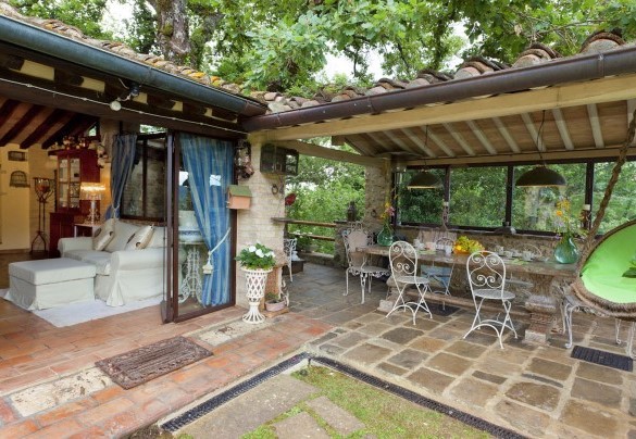 The front door and the porch – Borgo Paradiso