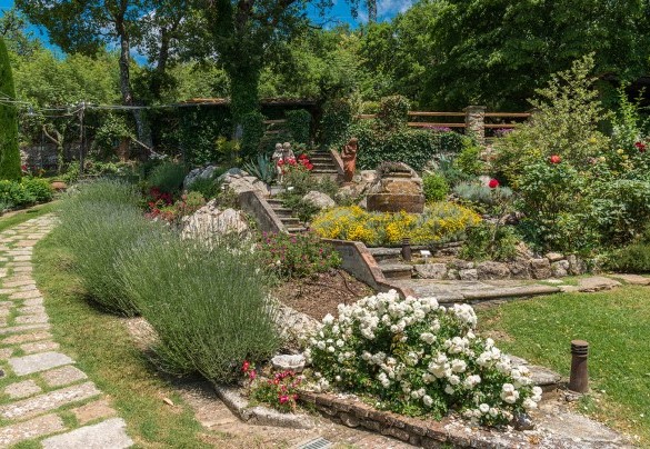 There are many places to sit and relax in various strategic spots – Borgo Paradiso