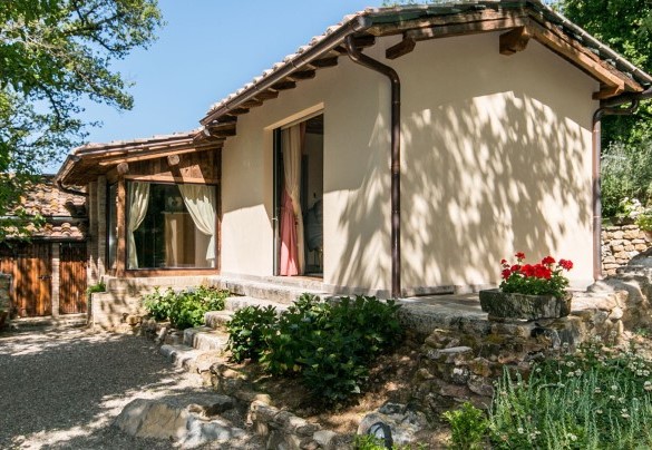Direct access to the garden from the double bedroom – Borgo Paradiso